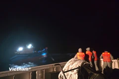 Vượt sóng gió biển động, cảnh sát biển Vùng 2 liên tiếp cứu nạn đêm Bão số 1