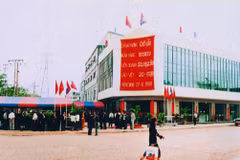 Trụ sở Ngân hàng Liên doanh Lào-Việt tại thủ đô Viêng Chăn năm 1999. (Ảnh: BIDV)