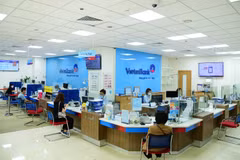 Giao dịch tại VietinBank. (Ảnh: Vietnam+)