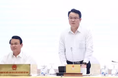 Thứ trưởng Bộ Tài chính Trần Quốc Phương trả lời tại Họp báo Chính phủ. (Ảnh: Vietnam+)