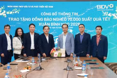 BIDV trao 70.000 phần quà Tết tặng đồng bào nghèo nhân dịp Xuân Bính Ngọ 2026. (Ảnh: Vietnam+)