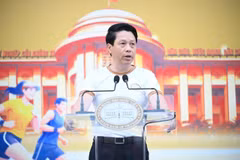 Ông Phạm Tiến Dũng - Phó Thống đốc Ngân hàng Nhà nước phát động giải chạy trực tuyến. (Ảnh: Vietnam+)