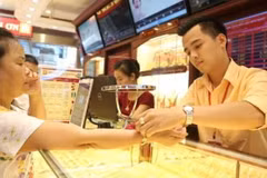 Giá vàng miếng trong nước đi ngang, giao dịch quanh mức 150,6 triệu đồng. (Ảnh: Vietnam+)