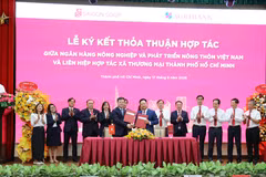 Lễ ký kết thỏa thuận hợp tác giữa Agribank và Saigon Co.op. (Ảnh: Vietnam+)