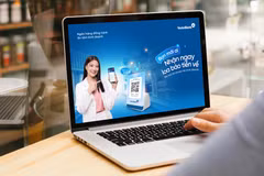 VietinBank tặng loa báo tiền về - đồng hành cùng hộ kinh doanh chuyển đổi số. (Ảnh: Vietnam+)