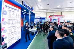 Ông Trần Công Quỳnh Lân giới thiệu về Chuyển đổi số của VietinBank. (Ảnh: Vietnam+)
