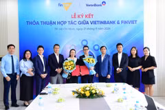 Lễ ký kết thỏa thuận hợp tác giữa VietinBank và FinViet. (Ảnh: Vietnam+)