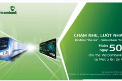 Chào mừng 50 năm Thống nhất đất nước, Vietcombank hoàn 50% vé Metro 450.000 đồng. (Ảnh: Vietnam+)