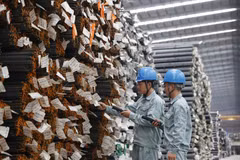 Thép xây dựng, thép cuộn chất lượng cao lần đầu đạt kỷ lục 585.000 tấn trong tháng 12. (Ảnh: Vietnam+)