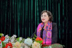 Đồng chí Nguyễn Thị Hồng thay mặt các đồng chí được giới thiệu ứng cử phát biểu tại Hội nghị. (Ảnh: Vietnam+)