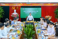 Thống đốc Ngân hàng Nhà nước Việt Nam, Chủ tịch Hội đồng quản trị Ngân hàng Chính sách xã hội phát biểu tại phiên họp. (Ảnh: Vietnam+)