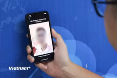 Tính đến ngày 26/6, toàn ngành ngân hàng đã có hơn 2,6 triệu hồ sơ khách hàng tổ chức được đối chiếu sinh trắc học qua thẻ căn cước công dân gắn chip. (Ảnh: Vietnam+)