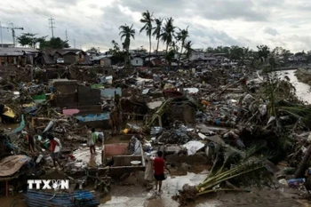 Cảnh tàn phá do bão Kalmaegi ở Talisay, tỉnh Cebu, Philippines, ngày 5/11/2025. (Ảnh: Reuters/TTXVN)