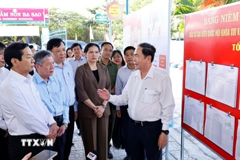 Chủ tịch Quốc hội kiểm tra công tác chuẩn bị bầu cử tại Đồng Tháp