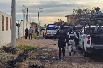 Lực lượng an ninh có mặt gần nơi xảy ra vụ xả súng.