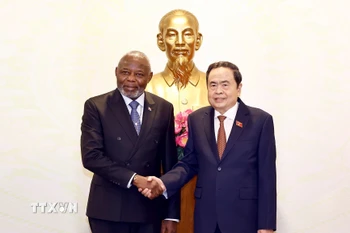 Chủ tịch Quốc hội Trần Thanh Mẫn tiếp Chủ tịch Quốc hội Cộng hòa Dân chủ Congo Vital Kamerhe. (Ảnh: Doãn Tấn/TTXVN)