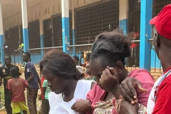 Nỗi đau của những người mất con trong vụ giẫm đạp. (Nguồn: BBC)