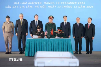 Lễ ký kết biên bản trao trả hài cốt quân nhân Hoa Kỳ lần thứ 171. (Ảnh: An Đăng/TTXVN)