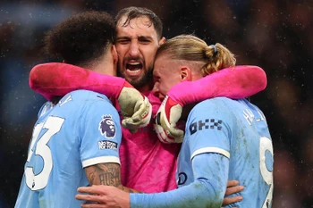 Man City chỉ còn kém Arsenal đúng 2 điểm. (Nguồn: ESPN)