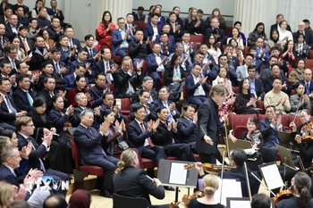 Tổng Bí thư Tô Lâm và Phu nhân cùng đoàn đại biểu cấp cao Việt Nam dự Chương trình hoà nhạc đặc biệt. (Ảnh: Thống Nhất/TTXVN)