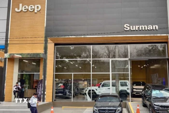 Trung tâm phân phối nhãn hiệu Jeep, dòng xe đình đám của Stellantis, tại thủ đô Mexico City. (Ảnh: Phi Hùng/TTXVN)