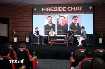 Ban Tổ chức cung cấp các thông tin về Tuần lễ Chung kết của giải đấu thể thao điện tử bộ môn Liên Minh Huyền Thoại khu vực Châu Á-Thái Bình Dương năm 2025. (Ảnh: Trần Lê Lâm/TTXVN)