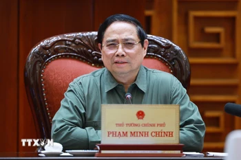 Thủ tướng Phạm Minh Chính chủ trì họp về công tác khắc phục hư hỏng công trình cầu sông Lô thuộc địa bàn xã Đoan Hùng, tỉnh Phú Thọ. (Ảnh: Dương Giang/TTXVN)