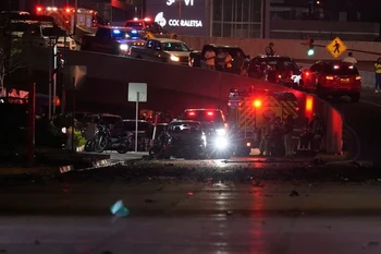 Cảnh sát tại hiện trường một vụ nổ ở Ecuador. (Nguồn: AP)