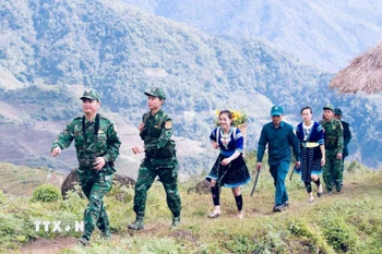 Là tỉnh biên giới với hơn 265 km đường biên tiếp giáp Trung Quốc, Lai Châu luôn xác định giữ vững chủ quyền, an ninh biên giới là trách nhiệm chung của cả hệ thống chính trị và mỗi người dân. (Ảnh: TTXVN phát)