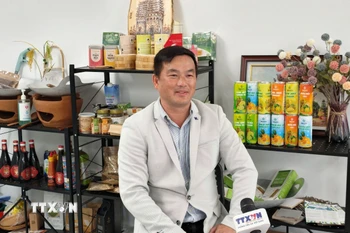 Ông Nguyễn Thanh Bình, CEO của Công ty KQ Trading, Chủ tịch Hội Logistics và Đầu tư Việt Nam-Australia trả lời phỏng vấn TTXVN. (Ảnh: Trung Trang/TTXVN)