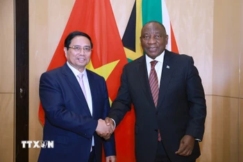 Thủ tướng Phạm Minh Chính hội kiến Tổng thống Cộng hòa Nam Phi, Chủ tịch G20 năm 2025, Matamela Cyril Ramaphosa. (Ảnh: Dương Giang/TTXVN)