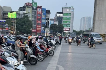 Hà Nội dự kiến không cấm tuyệt đối xe máy xăng trong Vành đai 1 từ năm 2026. (Ảnh: Việt Hùng/Vietnam+)