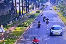Hình ảnh trích xuất camera về hành vi lạng lách, đánh võng của T.K.T.T. (Ảnh: CA Thành phố Hồ Chí Minh cung cấp)