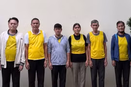 Từ trai sang Del Rosario Rafael Macapanas, De Vera Diosdado, Bernardino Rolando Lim, Pardo Maria Lanie, Pardo Oscar Winkler. (Ảnh: CA Thành phố Hồ Chí Minh cung cấp)