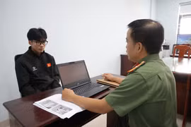 Bị can Đồng Xuân Hải, sinh năm 2006, ngụ tại Khu Thọ Sơn, phường Mạo Khê, thành phố Quảng Ninh tại Cơ quan Cảnh sát Điều tra Công an tỉnh Tây Ninh. (Ảnh: CA Thành phố Hồ Chí Minh cung cấp)