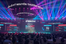 Toàn cảnh sự kiện TikTok Shop Vietnam Summit 2026 thu hút hàng ngàn nhà bán hàng, nhà sáng tạo nội dung và các đối tác trong hệ sinh thái của TikTok Shop. (Ảnh: PV/Vietnam+)