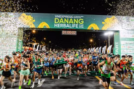 Các runner xuất phát chinh phục đường chạy tại VnExpress Đà Nẵng International Marathon Herbalife Cup 2026. (Ảnh: PV/Vietnam+)