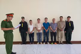 Công an Thành phố Hồ Chí Minh ra quyết định khởi tố vụ án, khởi tố bị can và bắt tạm giam các đối tượng liên quan về tội “Gây ô nhiễm môi trường” theo quy định của Bộ luật Hình sự. (Ảnh: CA. TP Hồ Chí Minh cung cấp)