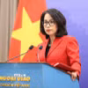 Người phát ngôn Bộ Ngoại giao Phạm Thu Hằng chủ trì họp báo thường kỳ tháng Chín. (Ảnh: An Đăng/TTXVN)