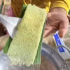 Một chiếc bánh rây vừa chín, dậy hương thơm hấp dẫn. (Ảnh: Thanh Sang/TTXVN)