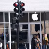 Một cửa hàng của hãng Apple tại Washington, D.C., Mỹ, ngày 21/3/2024. (Ảnh: THX/TTXVN)
