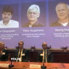 Chân dung các nhà khoa học (từ trái sang) đoạt giải Nobel Y Sinh 2026 Karl Deisseroth (Mỹ), Peter Hegemann và Georg Nagel (Đức) với những phát hiện liên quan đến công nghệ quang di truyền học. (Ảnh: AA/TTXVN phát)