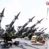 Khu trưng bày ngoài trời với các loại tên lửa, khí tài do các tập đoàn Công nghiệp Quốc phòng Việt Nam sản xuất và cải tiến nâng cấp. (Ảnh: Trọng Đức/TTXVN)