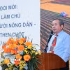 GS.TS Phạm Hồng Tung trình bày tham luận tại Tọa đàm "Giai cấp nông dân Việt Nam - 40 năm Đổi mới: Từ khát vọng trên đồng ruộng tới kỷ nguyên vươn mình" ở Hà Nội, ngày 28/5 .(Ảnh: Hoàng Hiếu/TTXVN)