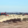 Các đơn vị thi công tập trung san lấp mặt bằng dự án tái định cư - Dự án Nhà máy điện hạt nhân Ninh Thuận 1 (xã Phước Dinh). (Ảnh: Công Thử/TTXVN)