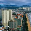 Nha Trang có bờ biển cát trắng trải dài. (Ảnh: Ngọc Hà/TTXVN)