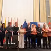 Đại diện các nước ASEAN chụp ảnh kỷ niệm tại Ngày Văn hóa ASEAN 2026. (Ảnh: TTXVN phát)