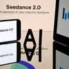 Một chiếc điện thoại thông minh hiển thị logo của Seedance 2.0, mô hình AI chuyển đổi hình ảnh thành video và văn bản thành video. (Nguồn: nbcrightnow)