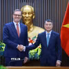 Thủ tướng Lê Minh Hưng tiếp Đại sứ Cộng hòa Pháp Olivier Brochet đến chào kết thúc nhiệm kỳ công tác tại Việt Nam. (Ảnh: Dương Giang/TTXVN)