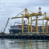 Bốc xếp hàng container tại Cảng Tiên Sa, Đà Nẵng. (Ảnh: Trần Lê Lâm/TTXVN)